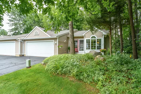 104 Crestwood Dr, Battle Creek, MI 49015