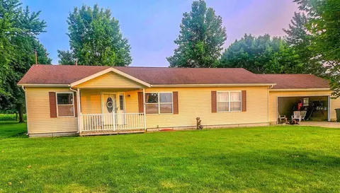 22895 Fawn River Rd, Sturgis, MI 49091