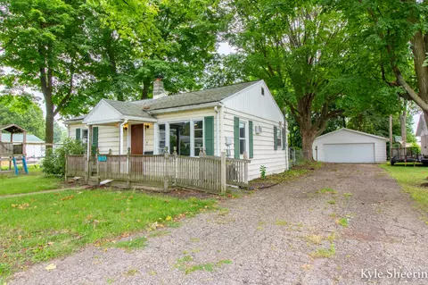 115 N Grant Ave, Three Rivers, MI 49093