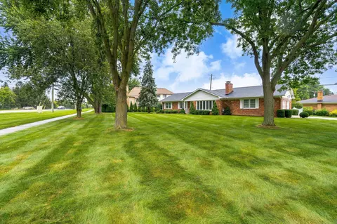 1925 Benedict Ln, Shelby Township, MI 48316