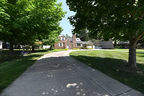 1792 Forest Park Rd, Norton Shores, MI 49441