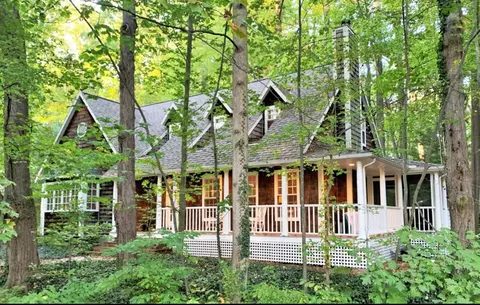 13575 Main Dr, Harbert, MI 49115