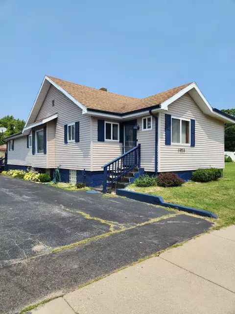 1023 E Main St, Benton Harbor, MI 49022