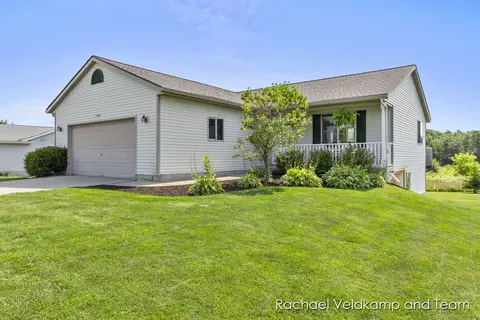 2346 Winston View Dr, Cedar Springs, MI 49319