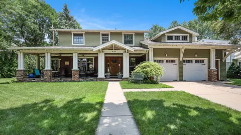4138 Washington Crescent Dr, Troy, MI 48085