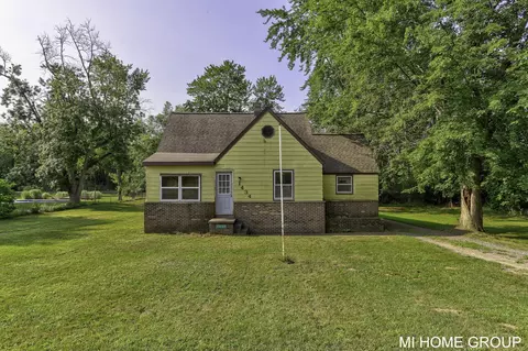 1434 W Lakewood Blvd, Holland, MI 49424