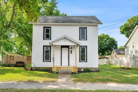 217 E Liberty St, Belding, MI 48809