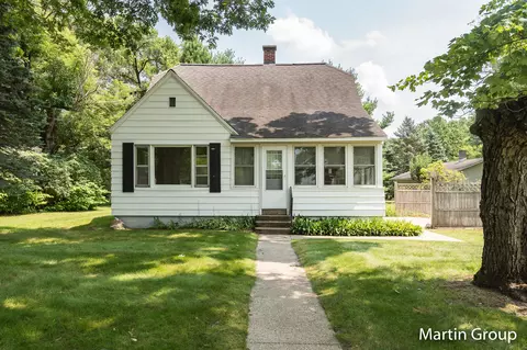10672 Summit Ave NE, Rockford, MI 49341