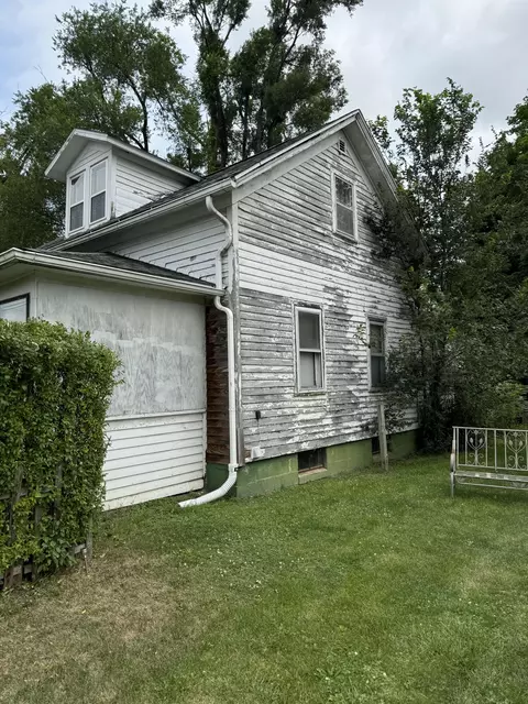 721 Caton Ave, Adrian, MI 49221 photo 2