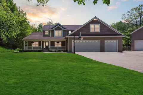6694 Amber Ridge Dr, Middleville, MI 49333