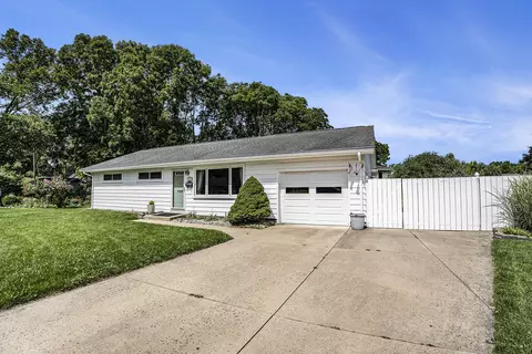 138 Owen Ct, Chelsea, MI 48118