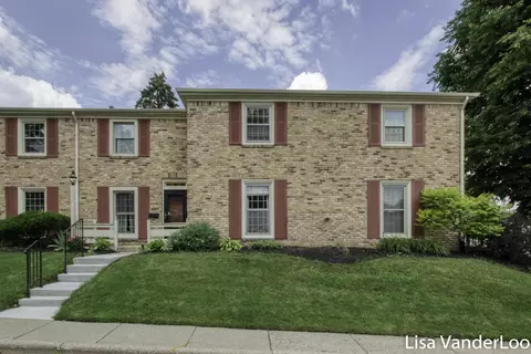 2446 Abbington Dr SE, Grand Rapids, MI 49506