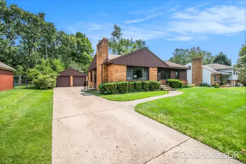 2524 Borglum Ave NE, Grand Rapids, MI 49505