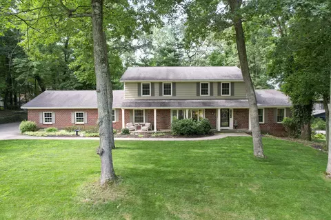 2537 Shadowbrook Dr SE, Grand Rapids, MI 49546