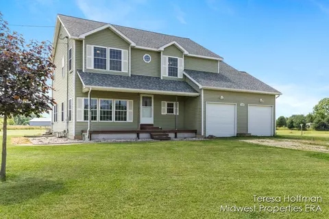 13588 Duck Pond Ln, Lake Odessa, MI 48849