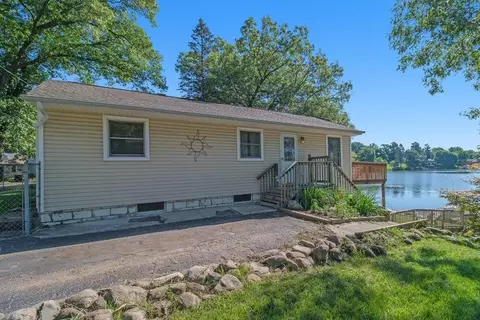 52651 Sheridan Rd, Paw Paw, MI 49079