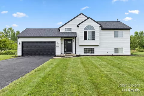 6680 Fox Run Dr NE, Rockford, MI 49341