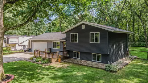 58301 Oakwood Dr, Three Rivers, MI 49093