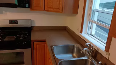 Kitchen - 39495 Willis Rd, Belleville, MI 48111 photo 6 of 7