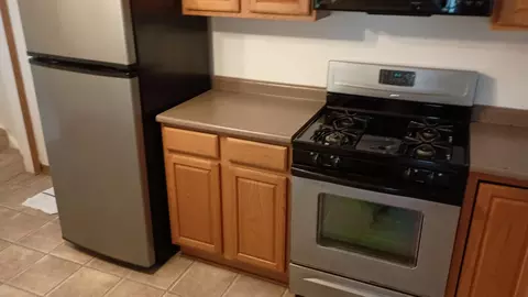 Kitchen - 39495 Willis Rd, Belleville, MI 48111 photo 5 of 7
