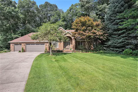 14612 Creek Edge Dr, Holland, MI 49424
