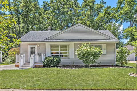 1505 Hatcher Cres, Ann Arbor, MI 48103
