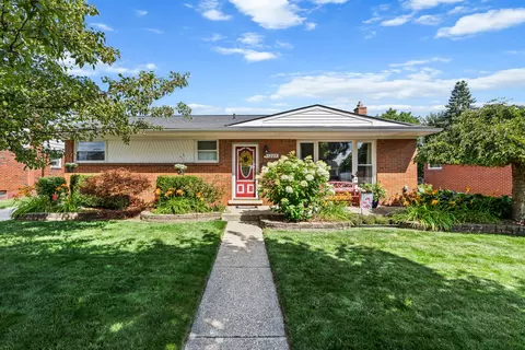 11227 Diamond Dr, Sterling Heights, MI 48314