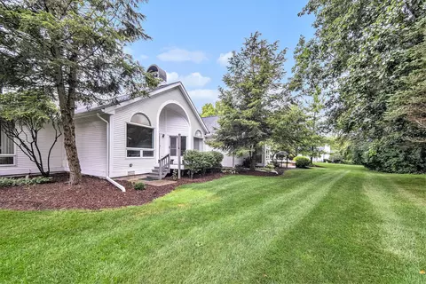 102 Quiet Creek Cir, Chelsea, MI 48118
