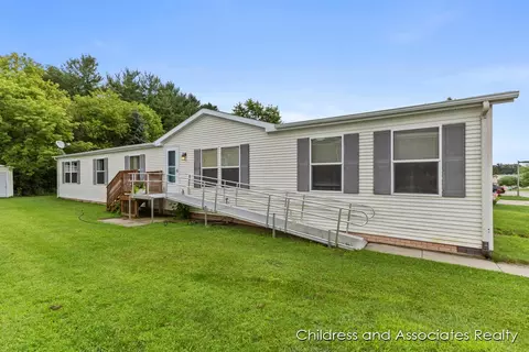 7372 Woods Edge Dr NE, Belmont, MI 49306