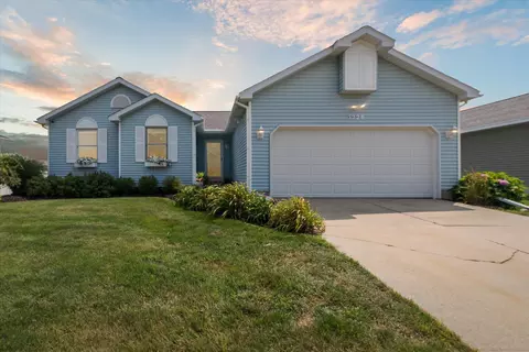 1226 Hearthstone Ct, Holland, MI 49423