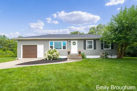 5040 Mildred Ave SE, Kentwood, MI 49508