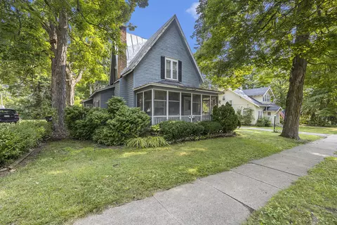 422 W Cass St, Greenville, MI 48838