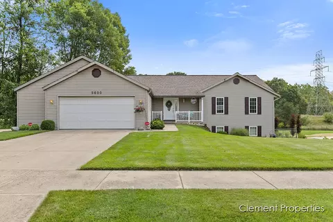 5600 Columbine Ave NE, Comstock Park, MI 49321