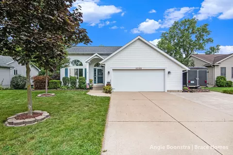 9096 Costner Dr SE, Caledonia, MI 49316