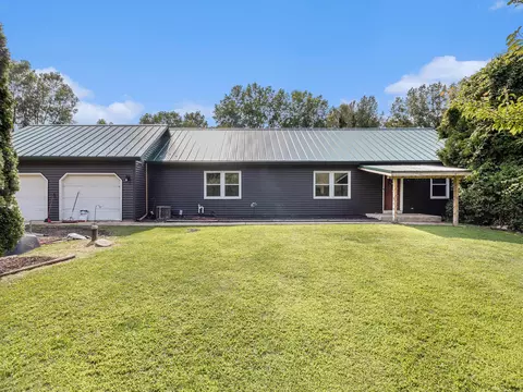 1070 S 42nd St, Galesburg, MI 49053