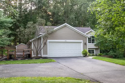 7911 Thornapple River Dr SE, Caledonia, MI 49316