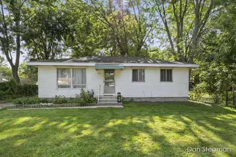4052 Canal Ave SW, Grandville, MI 49418