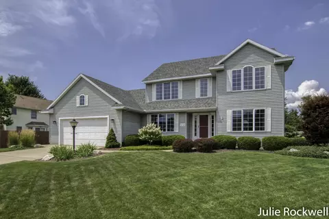 5249 Stauffer Ave SE, Kentwood, MI 49508