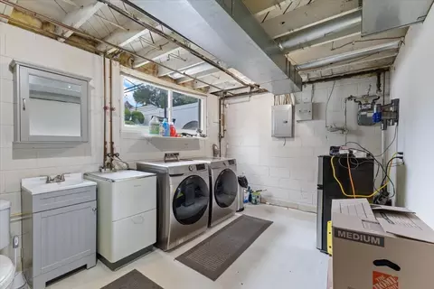 9341 Elm St, Taylor, MI 48180 photo 21