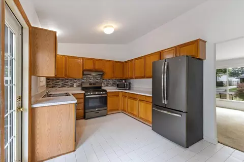 9341 Elm St, Taylor, MI 48180 photo 4