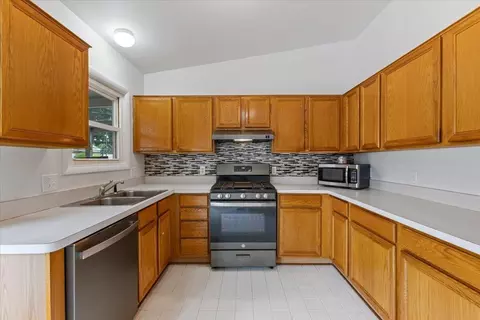 9341 Elm St, Taylor, MI 48180 photo 3