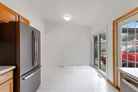 9341 Elm St, Taylor, MI 48180 photo 5