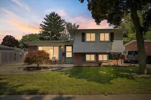 9341 Elm St, Taylor, MI 48180