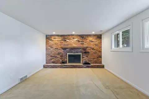 9341 Elm St, Taylor, MI 48180 photo 10