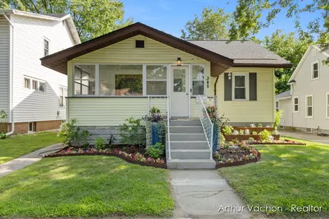 348 W 17th St, Holland, MI 49423