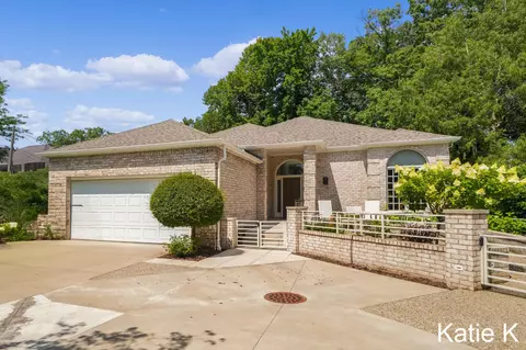 2609 Frederick Dr SE, Grand Rapids, MI 49506
