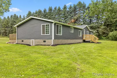 5015 W Hillis Rd, Stanton, MI 48888 photo 3