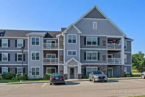 3167 Blairview Pkwy #203, Kentwood, MI 49512