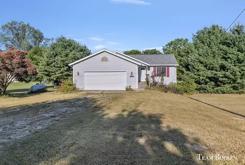 14277 Juniper Ave, Kent City, MI 49330