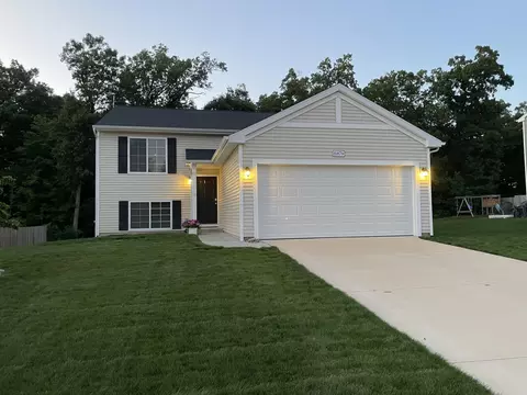 10879 Autumn Oak Dr SE, Lowell, MI 49331
